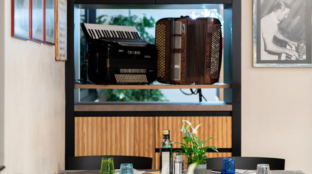 Albergo Ristorante Rolly | Ristorante Hotel Rolly  - Tradizione gastronomica familiare ad un passo dal centro di Riva del Garda e dal Lago